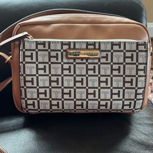 Tommy Purse polyvinyl exterior/polyester lining